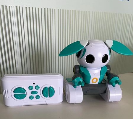 Educational Robots HUGTEC S024 Toy Robot Remote Control Gesture STEM 3 Plastic Music Light Function Automatic for Unisex